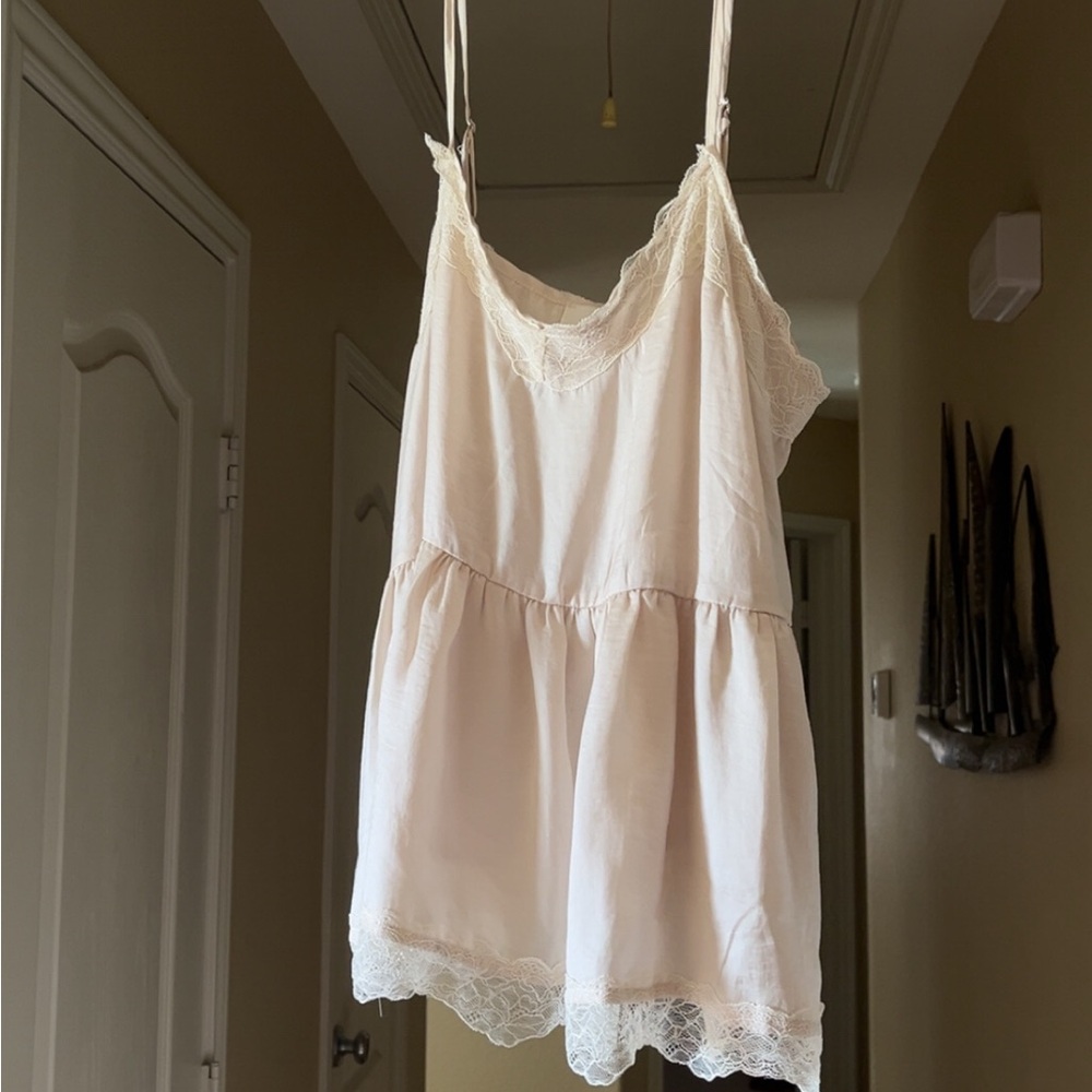 Delicate Lace-Trim top in Soft beige